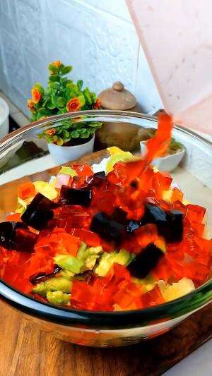 Kota mana nih yang masih panas banget cuacanya? Es Teler Sultan ini ngatasi enggak yaa buat menu buka puasa nanti