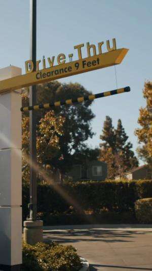 Asal Usul Drive-Thru: Bukan McD yang Pertama? #FaktaUnik #13Juni #DriveThru #SejarahUnik #FunFactIndonesia #RetroVibes #KontenEdukasi