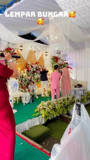 Acara lempar bunga pengantin