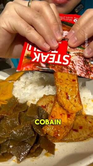 makan tahu china unik pake nasi anget