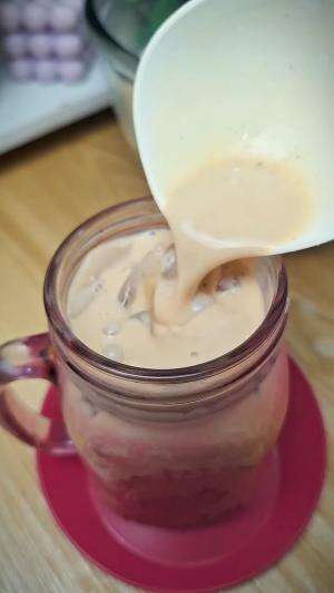 Mudah banget nih Es Teh Susu Caramel siap buat buka puasa nanti