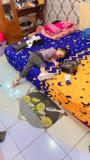 Suruh sekolah malh tidur lagi😂😂