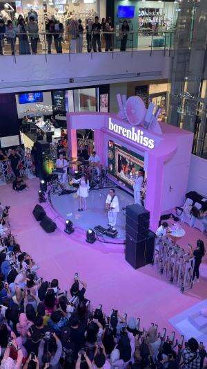 Ghea Indriwati perform di BNB Central Park