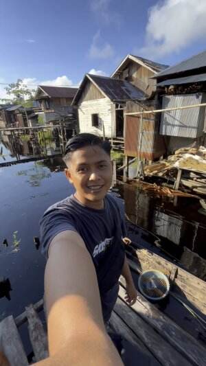 Mancing di sungai tengah hutan kalimantan