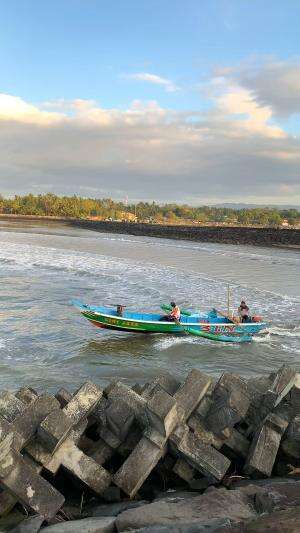 Melihat Aktivitas Pagi Hari Nelayan Laut Kidul 🌊🚤