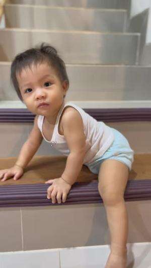 Sibuk banget bayi 1 ini ampun deh 🫣  #bayilucu #bayigemas