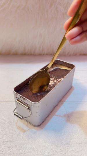 beli tiramisu cake pake vending machine