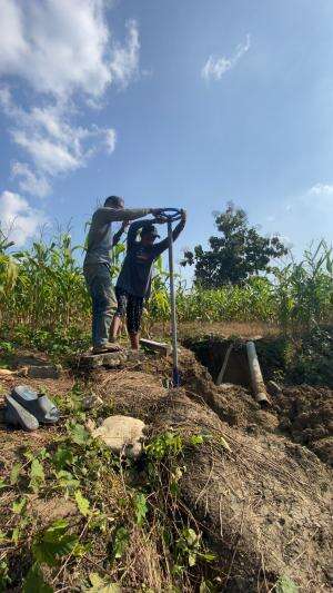 Alhamdulillah sek neng tengah sawah berhasil metu jugak banyune lancar tur bancar hehehe #kuli #kulibangunan #kuliproyek #kerja #kerjakerja 