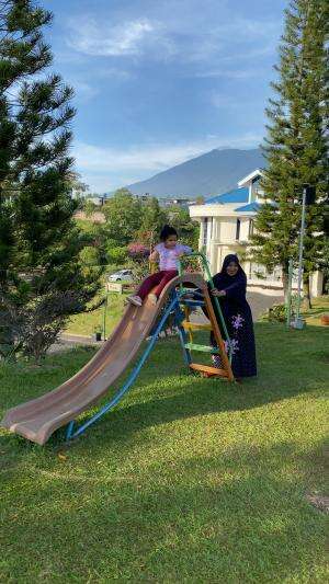 allahuma barik always happy kalau liat keluarga full senyum kalau lagi staycation bareng. #villacimacan #puncak