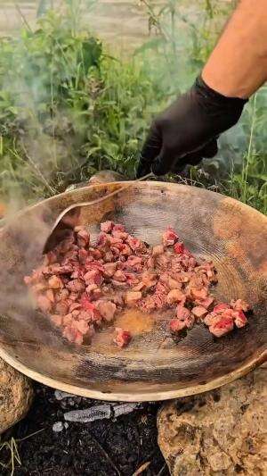 cooking beef in the forest  #cooking #MasterChefIndonesia #survival #shortplus 