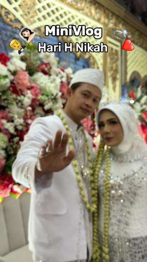 sorry guys baru bisa ngedit & upload vlog nikahan ku sekarang 