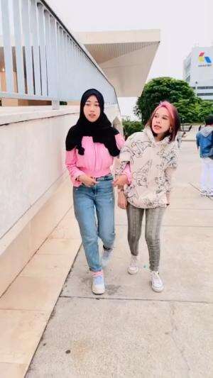 Yah pake nyangkut lagii