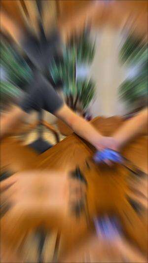 Kapan saja, di mana saja. Kalau baterainya habis pakai saja Infinix Power 10 Pro! #SmartTanpaLimit
