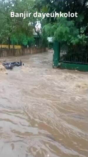 #banjir  #fyp  #hujan banjir tetep gas poll 