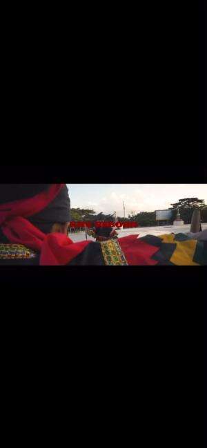 MEPOKOASO yang artinya bersatu. Adat tolaki yang menjunjung tinggi persaudaraan tanpa adanya perbedaan, kami padukan menjadi sebuah lagu