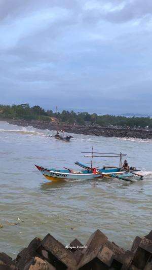 aktivitas nelayan di pagi hari