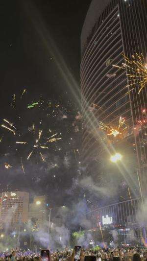 Detik-detik balon meledak kebakaran di HI #Newyear2025 #Tahunbaru2025 #Jakarta #HI