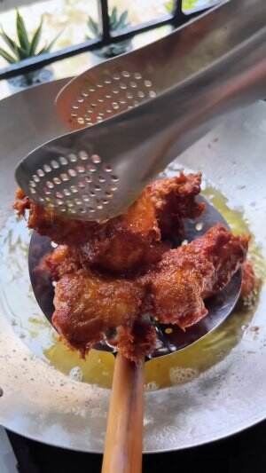 MENU MASAKAN RUMAHAN SIMPLE
“Ayam Goreng Sereh”
#Cooking #inspiration #Menumasakanrumahan #Tips #Trik #Idejualan #ummuhusna