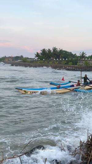 gelombang lagi tinggi 