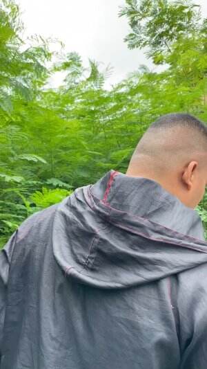Gegiatan pagi cari daun buat kambing semarang utara