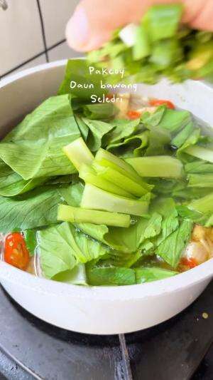 MENU MASAKAN RUMAHAN SIMPLE
“Pakcoy Tahu Kuah”
#Cooking #inspiration #Menumasakanrumahan #Tips #Trik #Idejualan #ummuhusna