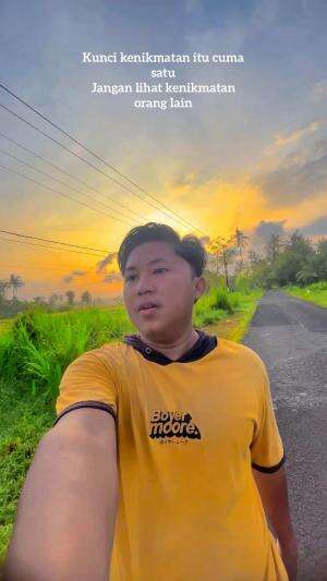 Jalan jalan pagi di sawah , view nya bikin sejuk mata #RCTIPlus #Viral #trending 