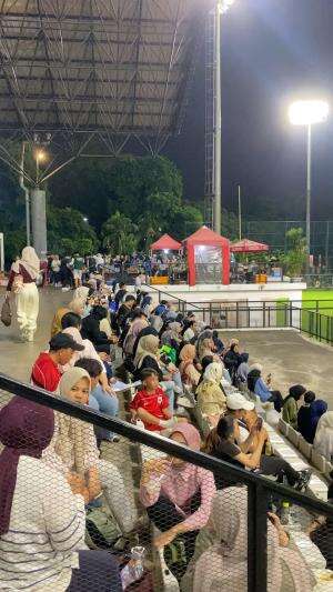 Makan bakso sambil nonton softball di gbk  #gbk #gelorabungKarno  #softball  #Ide Membuat Bakso Goreng Spesial  #Menarik Banget Baksonya Dig
