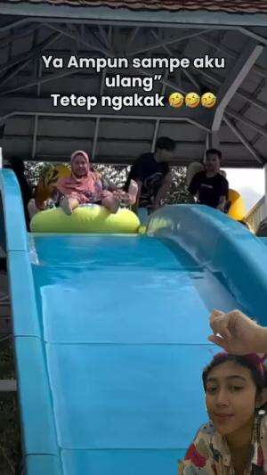 Terlempar dari seluncur air  #reaction  #reactiont  #kocak  #vidiolucu  #RCTIPlus  #HOTrctiplus 