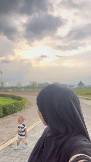 Ngabuburit sama bocil nih senggol dong haha