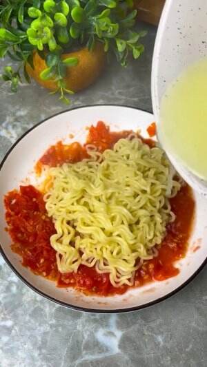 MENU MASAKAN RUMAHAN SIMPLE
“Indomie Bakso Sambal tomat ”
#Cooking #inspiration #Menumasakanrumahan #Tips #Trik #Idejualan #ummuhusna