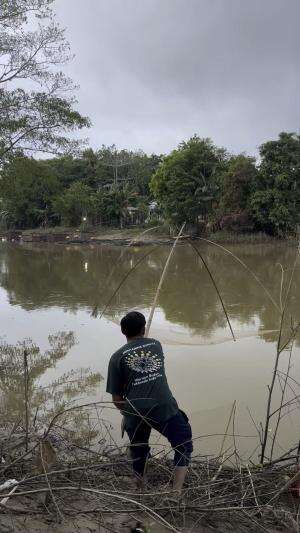 Cari ikan disungai besar