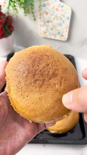 Roti yang sering aku beli di stasiun, ternyata mudah juga bikin sendiri di rumah