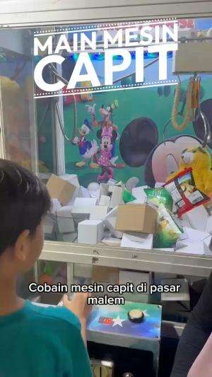 Main mesin capit #mesincapit #pasarmalam #bermain #trending  #fyp #Viral 