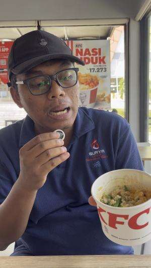 Akhirnya pesananku dateng jugak lurr .., yukk mari makan yuk hehehe #makan #konten #video #review  #jedamergawe  #fyp #RCTIPlus  #HOTrctiplu