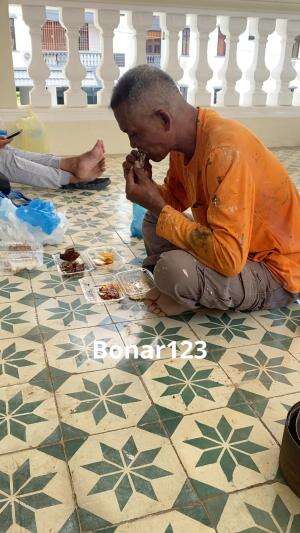 Selamat makan bolo makan siang sama bebek goreng  #fypシ゚viral  #makansiang 