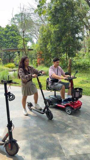 Serunya skuteran bareng ayang 😍 #fyp #Viral #couplegoals #jalanjalantraveling #wisatabogor #Bogor #vlogjalanjalan #RCTIPlus #HOTrctiplus 