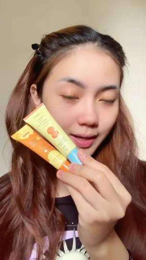 Jadi kalian lebih suka yg mana nih glowing / matte? Konen yaa #tintedsunscreen #beauty #chikaaprlaa