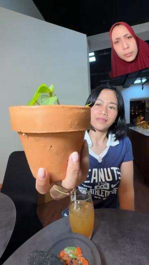 makan pot sambil dibalik gak bisa tumpah