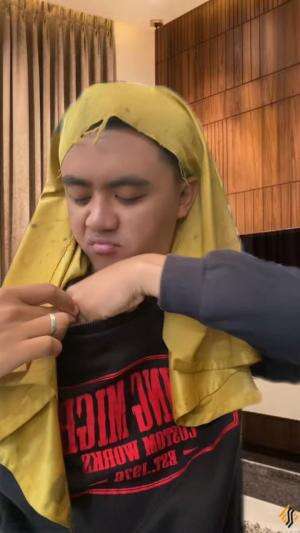 Memang ya uang itu bisa merubah segalnya 