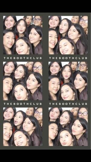 ayo cobain photobooth baru di Blok M, tempatnya di cafe Tsuki at the Alley! cocok banget buat yang suka hunting photobooth bareng temen kali