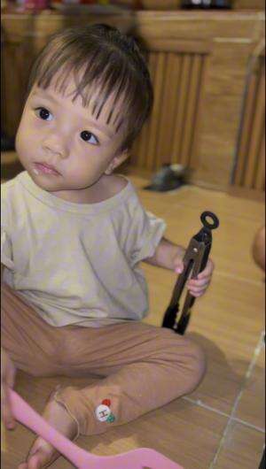 Bbq bareng tetangga emang paling asik dilanjut main uno 😍  #familytime #bbq #FoodieLife
 