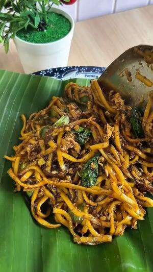 MENU MASAKAN RUMAHAN SIMPLE
“Mie goreng rendang”
#Cooking #inspiration #Menumasakanrumahan #Tips #Trik #Idejualan #ummuhusna
