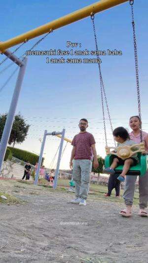 Haha biar adil kita pegang satu2 #suamiistri #indoturki #RCTIPlus 
