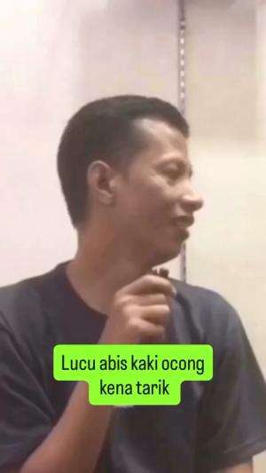 Lucu abis kaki ocong kena tarik   #kocak  #ngakak  #lawak  #ketawa  #lucu  #gokil  #videohumor  #lucubanget  #PalingLucu 
