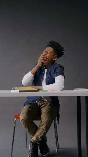 Kamu juga ikut-ikutan nguap? 😴
Ternyata… ini bukan soal ngantuk, tapi soal EMPATI!
Makin tinggi rasa empati kamu, makin gampang ketularan ng