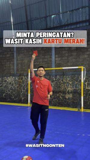 Jangan minta peringatan, abis dikartu kuning sama wasit!  #sepakbolaindonesia  #futsalindonesia 