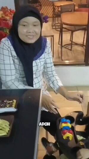 Perkenalkan nih lipgloss Moko Moko bikin bibir jd ga kering lg 😊👍