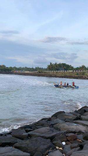 menerjang arus dengan kecepatan tinggi #skill #nelayan