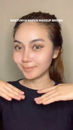 Temenin aku hapus makeup lagi yaa #micellarwater #beauty #chikaaprlaa
