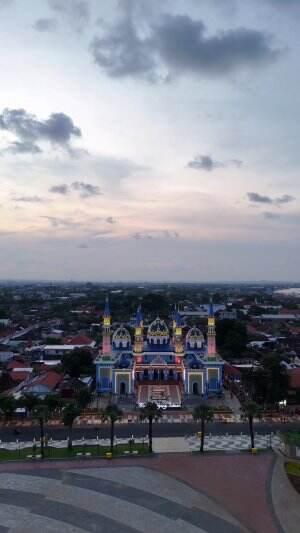 Yang kangen dengan kota tuban boleh banget dong mampir ke akun ini hehhee #masjid #tuban #drone #dji #jedamergawe #fyp #RCTIPlus  #HOTrctipl